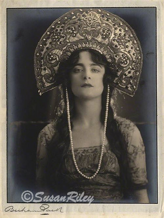 Harriet Cohen, Pianist 1920