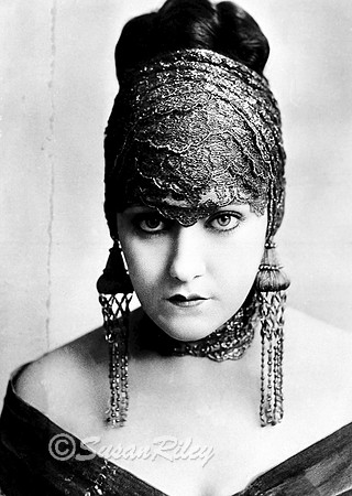 GLORIA SWANSON